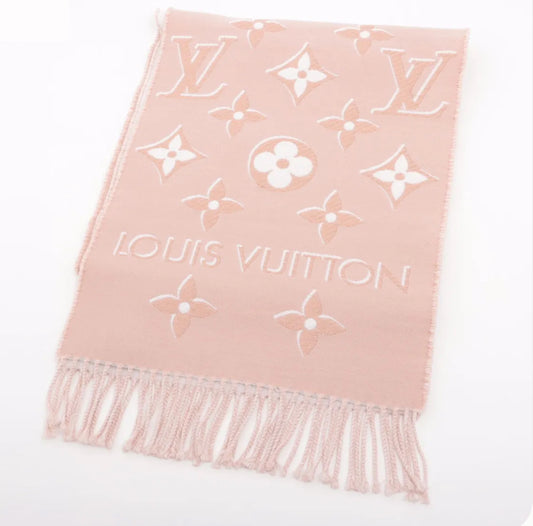 Louis Vuitton Essential Shine Scarf