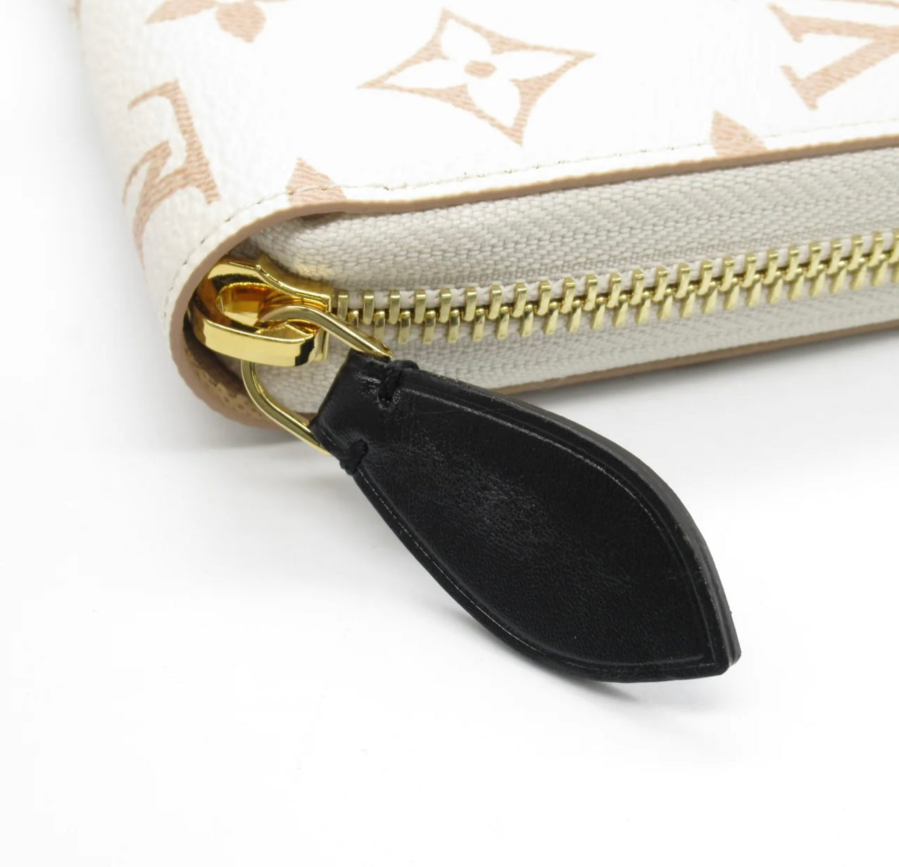 Louis Vuitton Monogram Dune Zippy