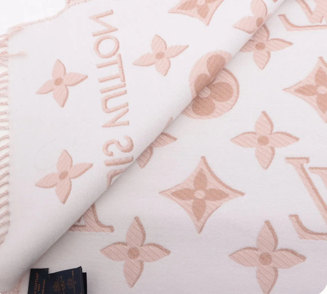 Louis Vuitton Essential Shine Scarf